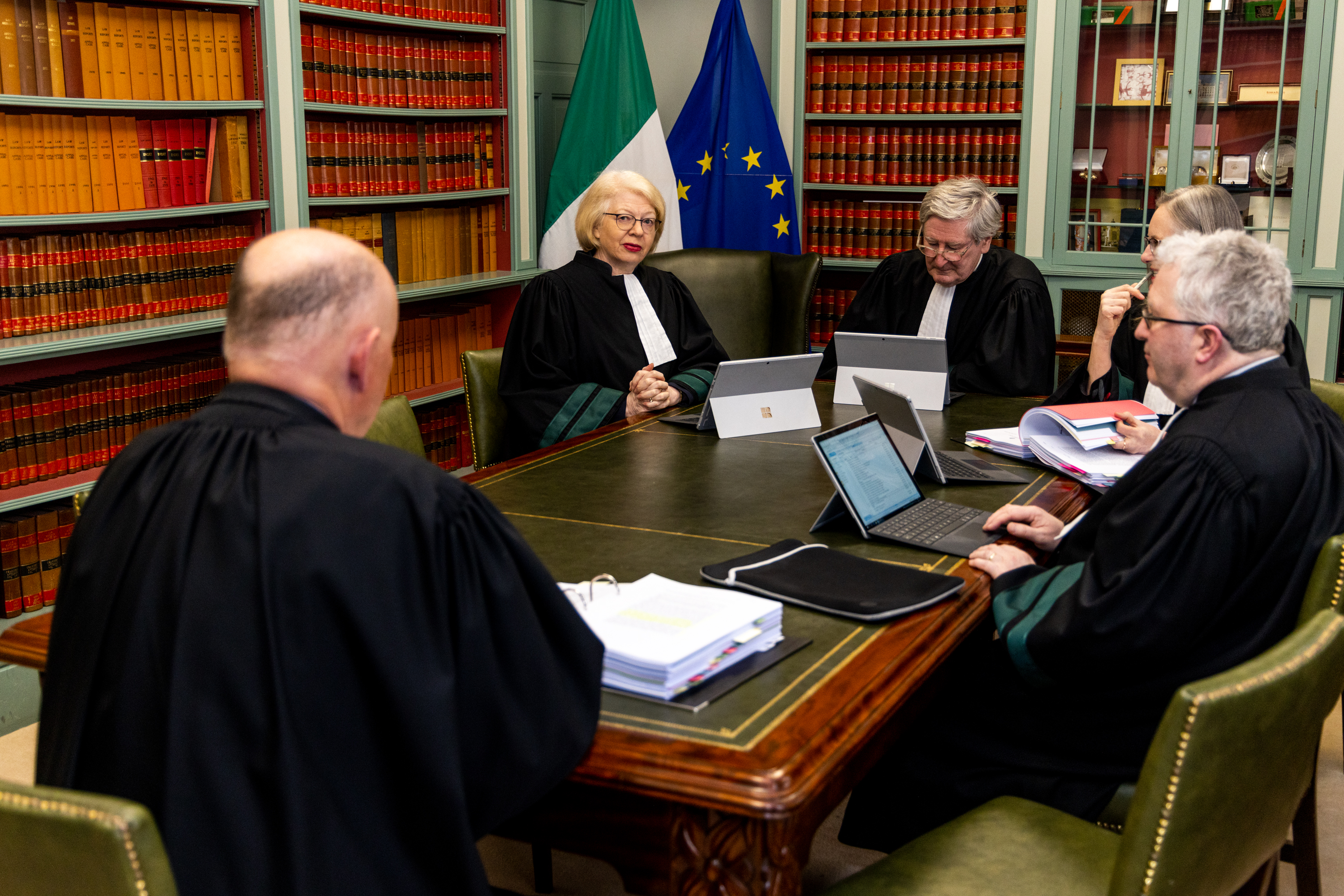 5-judges-in-conference1